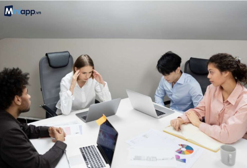 ví dụ về xung đột trong nhóm