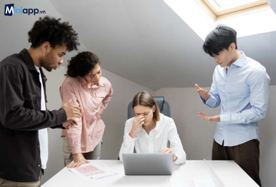 ví dụ về xung đột trong nhóm